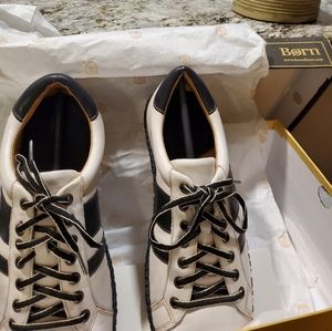 New...Born Men Leather Lace Tennis Shoe. Size 11M color: cream/blk